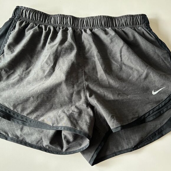 Nike Gym Shorts in grey/black - Picture 1 of 3
